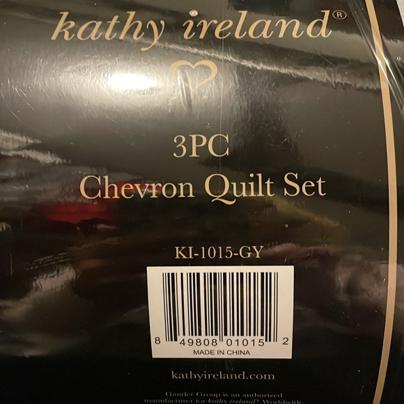 Kathy Ireland 3 piece Quilt Set - Picture 3 of 3